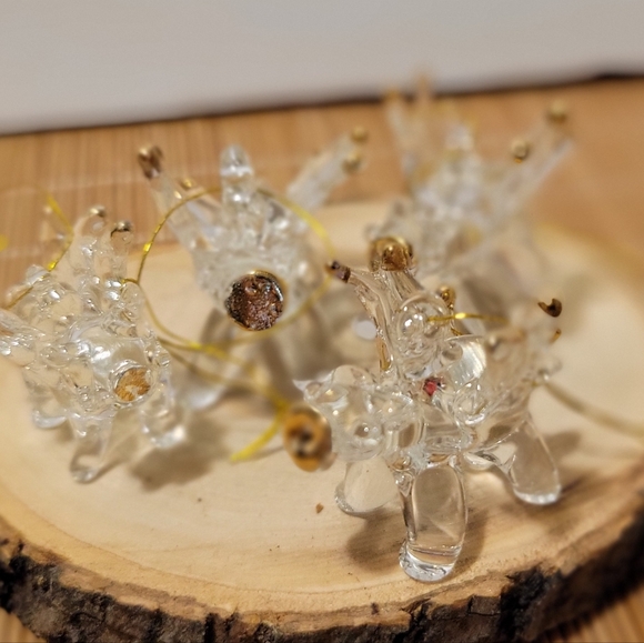 4- Blown Glass Mini Pig Figurine Ornaments 1" Clear glass with gold tipped wings - Picture 3 of 5